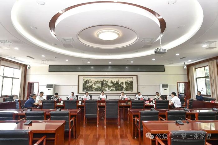 市委理论学习中心组举行2026年第八次集体学习