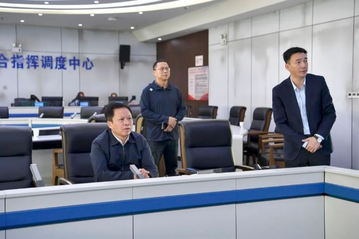 贺辉以“四不两直”方式调研督导旅游接待和值班值守工作
