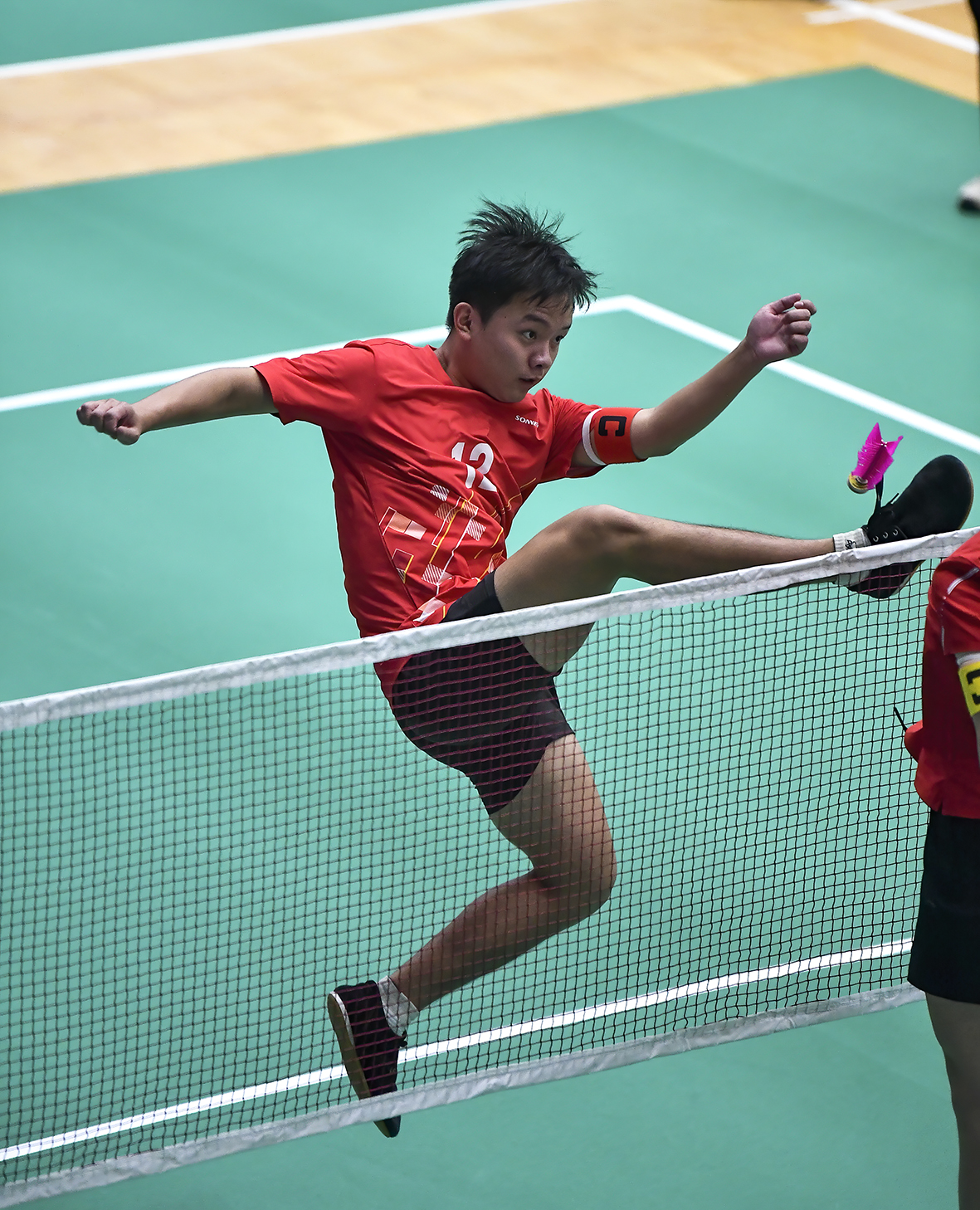 跃影凌空 灵毽逐风
