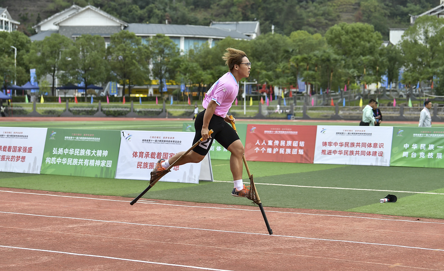 高脚竞速激情竞技